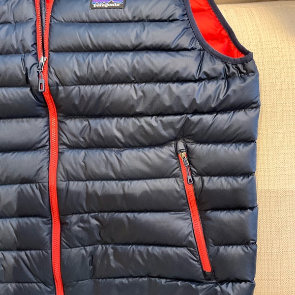 Men’s size Large - Patagonia navy/red vest - Picture 2 of 5